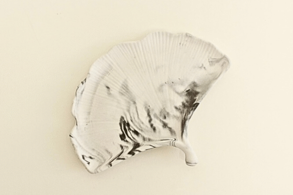 Leaf-shaped Tray - Image 2
