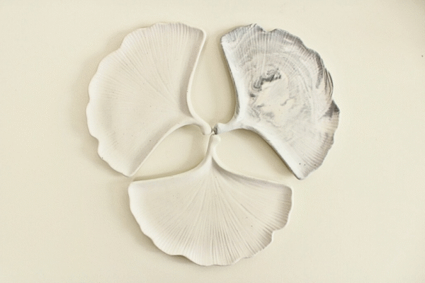 Leaf-shaped Tray - Image 3